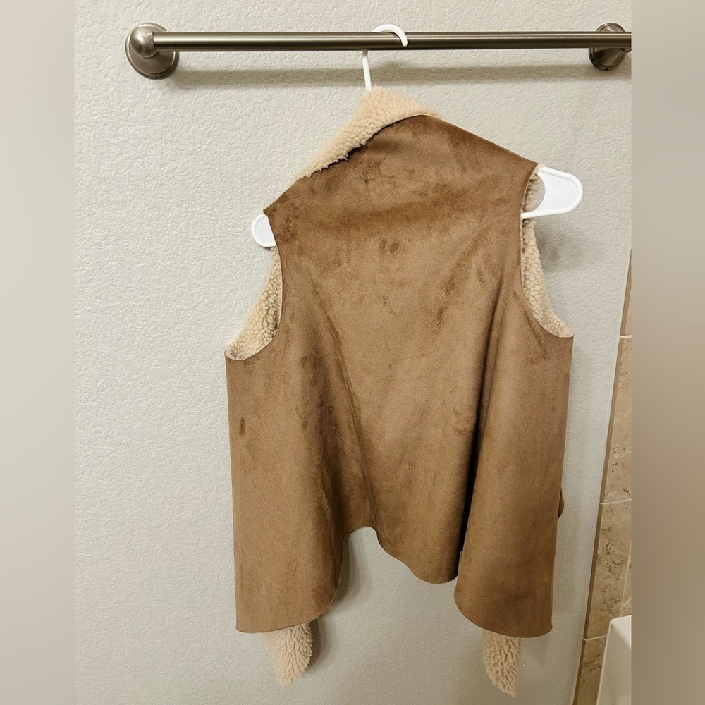Elan Beige Sherpa Open Front Vest One Size Cozy Faux Suede Outerwear Like New - Picture 2 of 4